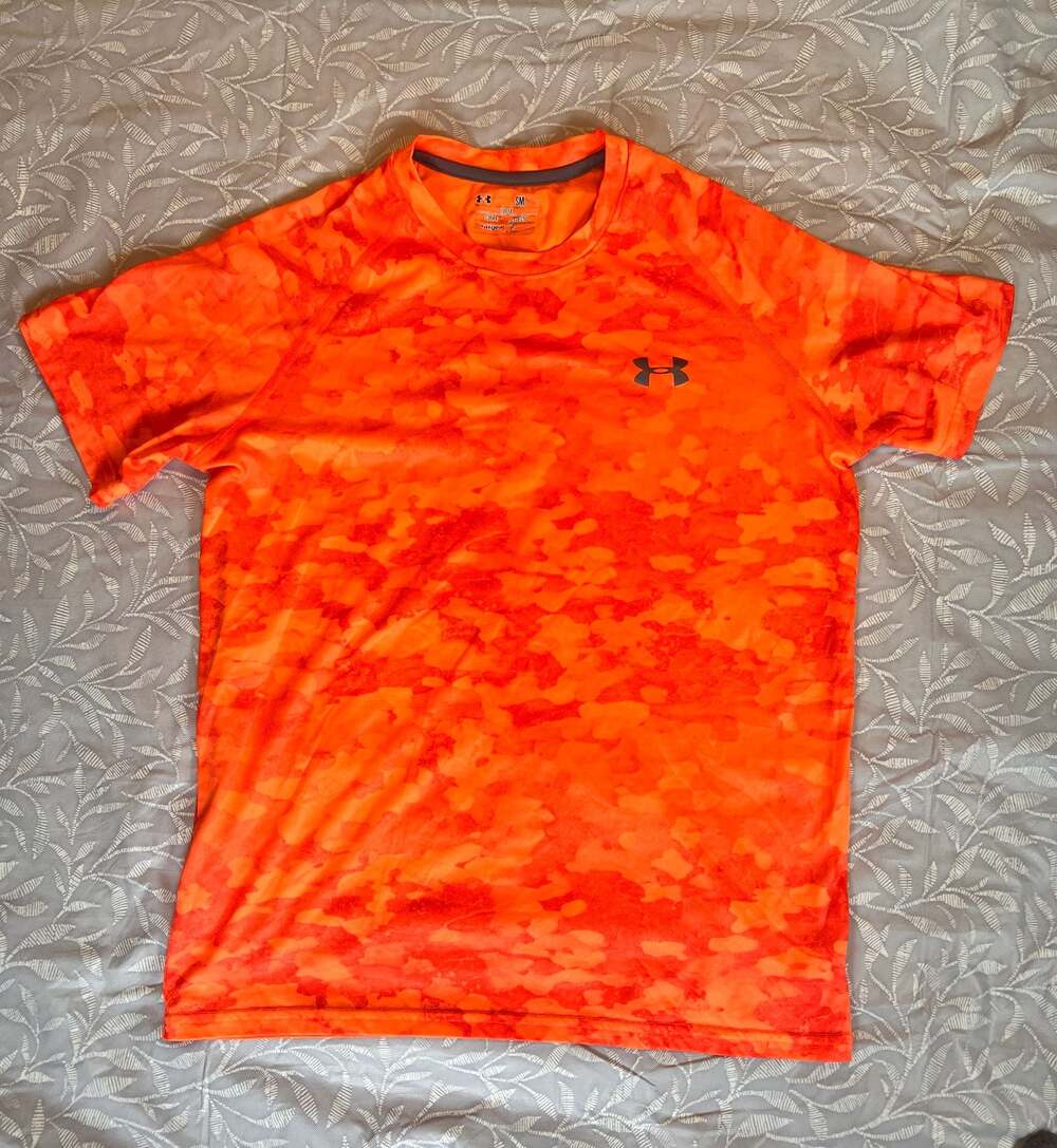 Under Armour HeatGear Orange Camo Short Sleeve T-Shirt Small